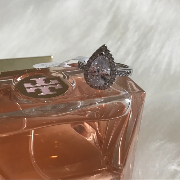 ⬇️ PRICE DROP Pear-fect Engagement Ring - Picture 4 of 6